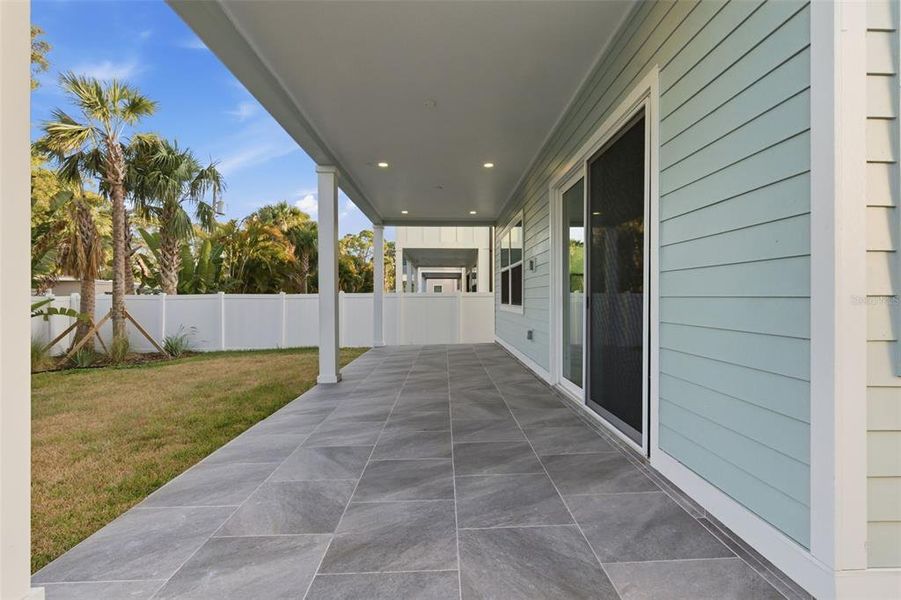 Exterior details and patio area of a home in , St. Petersburg (Image 3).
