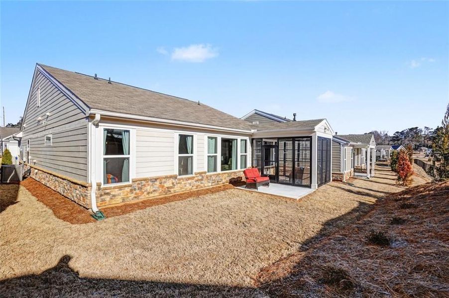 Exterior details and patio area of a home in Laurel Farms, Dallas (Image 23).