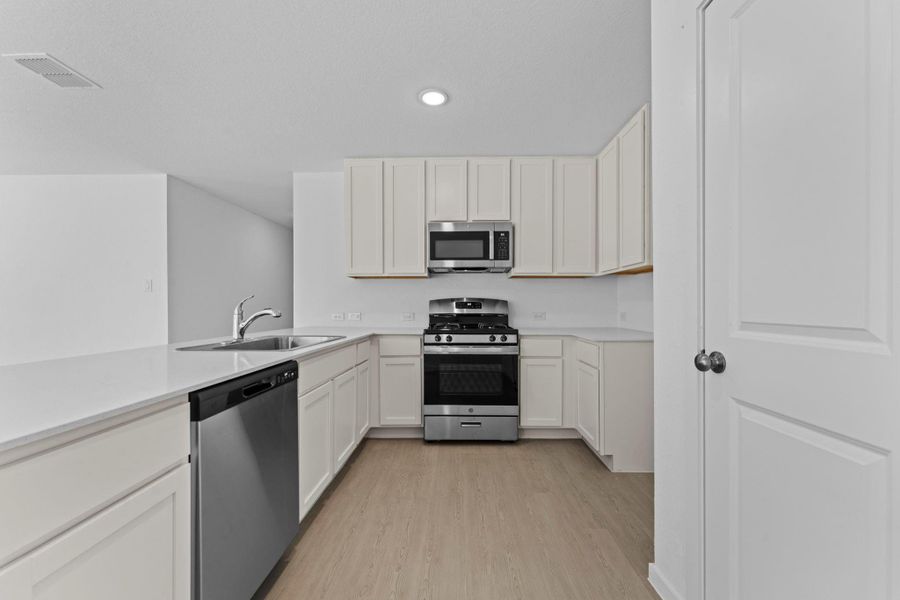 Furnished interior view inside a new home in Friendship Oaks, Fredericksburg (Image 5).