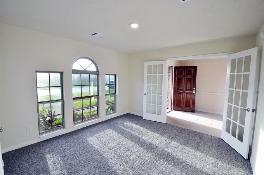 Spacious, unfurnished interior of a new home in Pedregal, League City (Image 20).