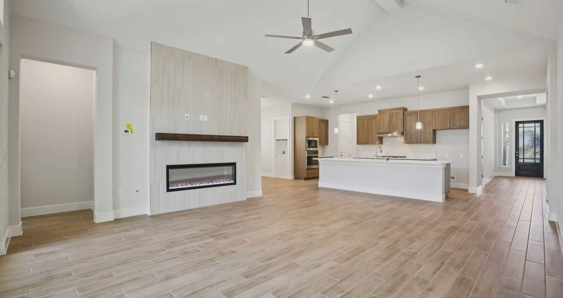 Spacious, unfurnished interior of a new home in 6 Creeks, Kyle (Image 13).