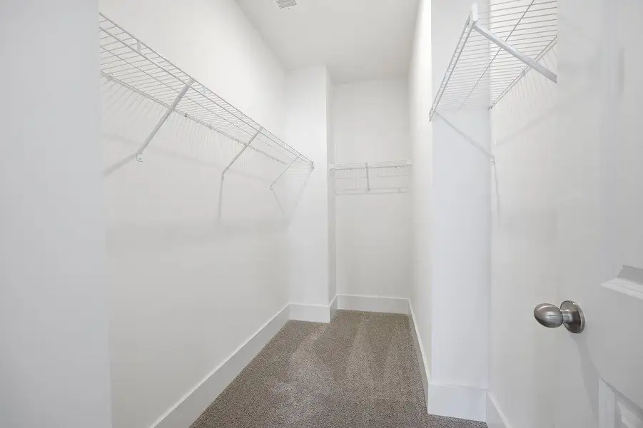 Spacious, unfurnished interior of a new home in , Ravenel (Image 8).