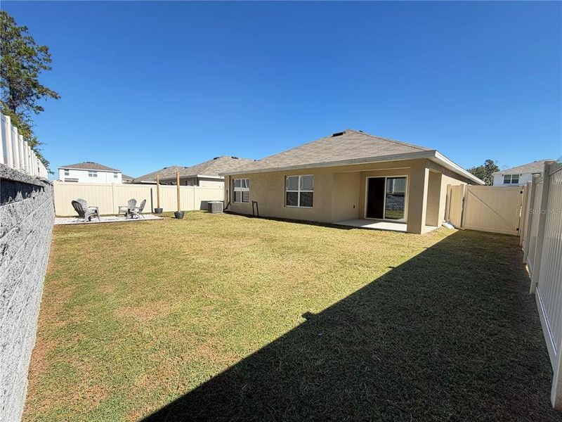Exterior details and patio area of a home in Deer Path, Ocala (Image 2).