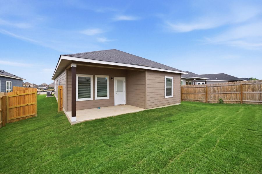 Exterior details and patio area of a home in Notting Hill, Converse (Image 19).