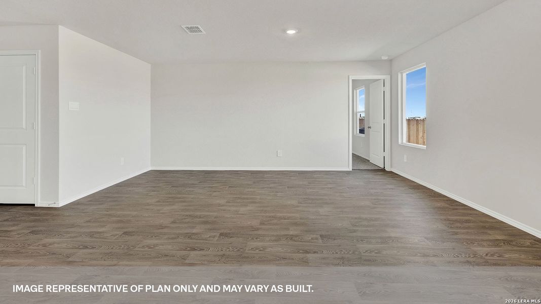 Spacious, unfurnished interior of a new home in Swenson Heights, Seguin (Image 9).