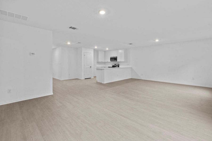 Spacious, unfurnished interior of a new home in Clayton Ranch, Copperas Cove (Image 33).
