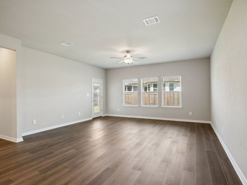 Spacious, unfurnished interior of a new home in Turner's Crossing - Reserve Collection, Buda (Image 8).