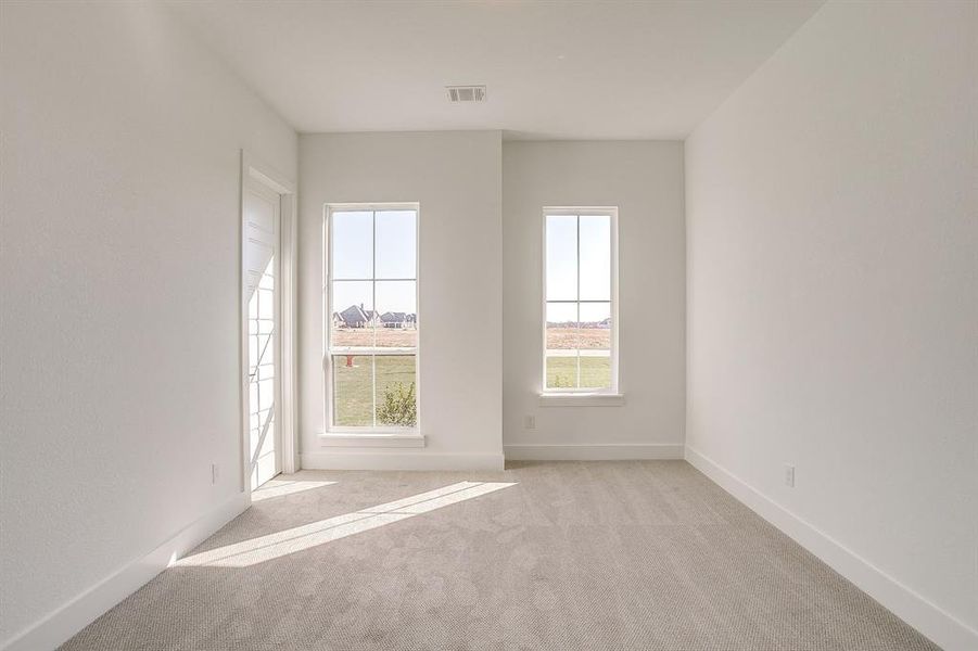 Spacious, unfurnished interior of a new home in Waterfall Ranch, Waxahachie (Image 31).