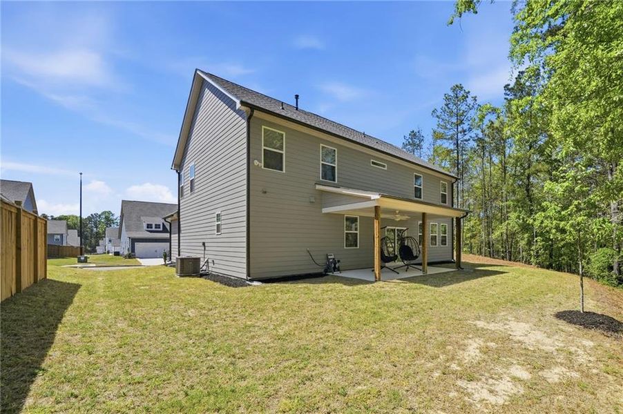 Exterior details and patio area of a home in , Dallas (Image 4).