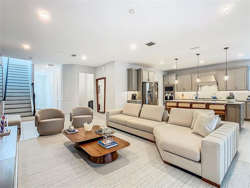 Furnished interior view inside a new home in , Orlando (Image 4).