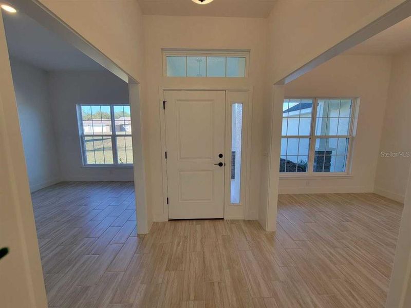 Spacious, unfurnished interior of a new home in , Ocala (Image 10).