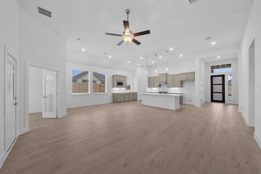 Spacious, unfurnished interior of a new home in Attwater, Waller (Image 6).