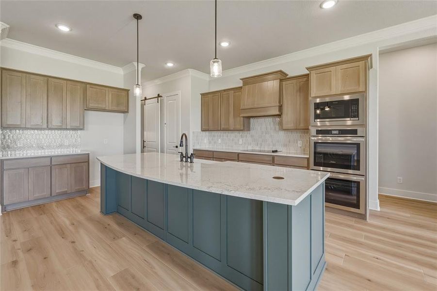 Central kitchen island with a quartz countertop and integrated sink Central kitchen island with a quartz countertop and integrated sink
