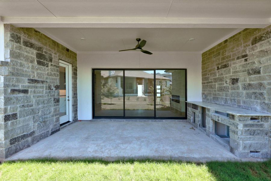 Spacious, unfurnished interior of a new home in Rough Hollow - Las Brisas, Austin (Image 20). Spacious, unfurnished interior of a new home in Rough Hollow - Las Brisas, Austin (Image 20).