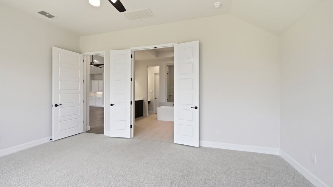 Spacious, unfurnished interior of a new home in Myrtle Creek, Waxahachie (Image 21). Spacious, unfurnished interior of a new home in Myrtle Creek, Waxahachie (Image 21).