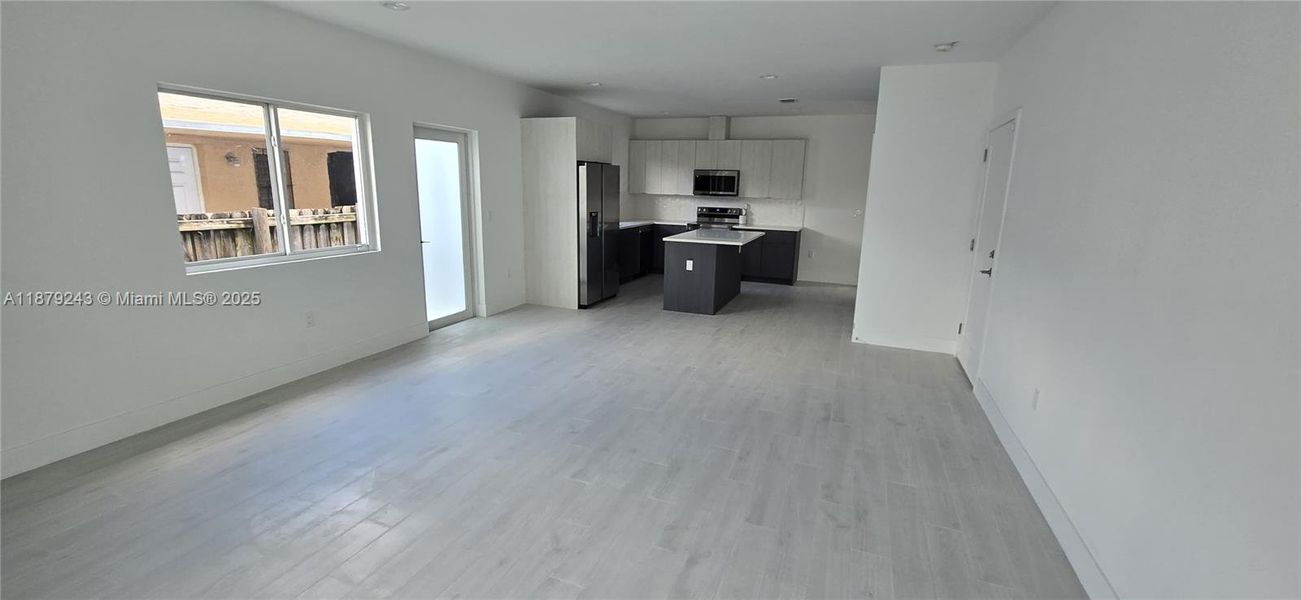 Spacious, unfurnished interior of a new home in , Miami (Image 9).
