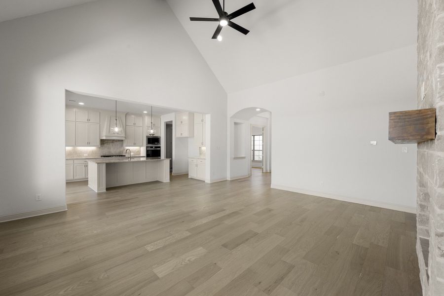 Spacious, unfurnished interior of a new home in Levante - 1 Acre Lots, Waxahachie (Image 25).