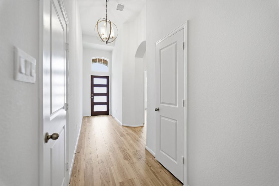 Spacious, unfurnished interior of a new home in Sunfield, Mustang Ridge (Image 44).