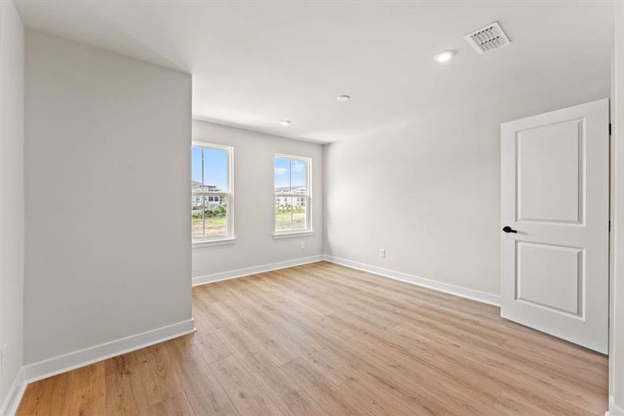 Spacious, unfurnished interior of a new home in Grande Dunes North Village, Myrtle Beach (Image 18).