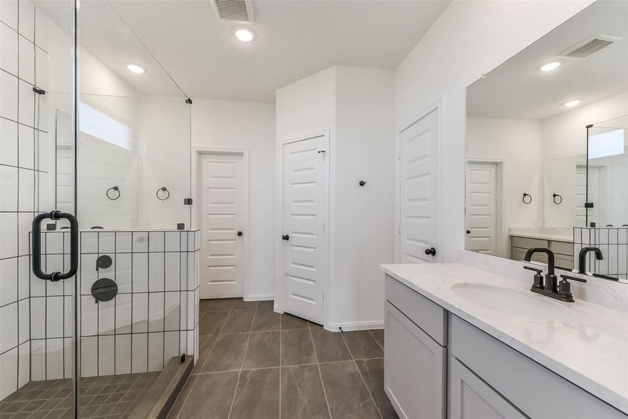 Furnished interior view inside a new home in River Ranch Meadows, Dayton (Image 12).