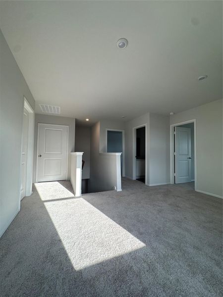Spacious, unfurnished interior of a new home in Santa Fe, Cleveland (Image 23). Spacious, unfurnished interior of a new home in Santa Fe, Cleveland (Image 23).