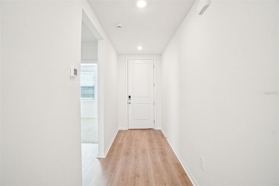 Spacious, unfurnished interior of a new home in Hamilton Bluff - Signature Series, Lake Hamilton (Image 29).