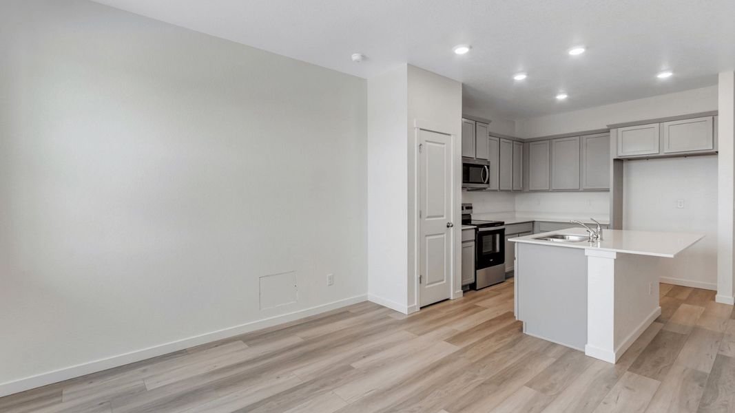 Image 12 representing the PALMER by D.R. Horton in Vista Meadows, Fort Lupton, CO.