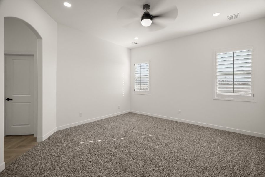 Spacious, unfurnished interior of a new home in Tierra Del Este 91, El Paso (Image 30).