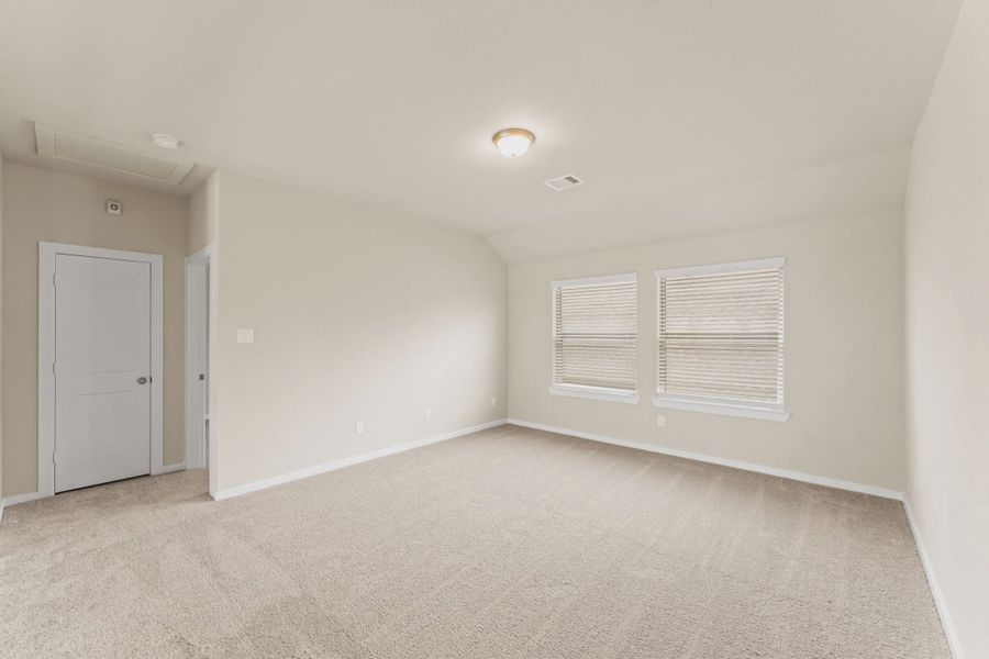 Spacious, unfurnished interior of a new home in The Woodlands Hills, Willis (Image 9).