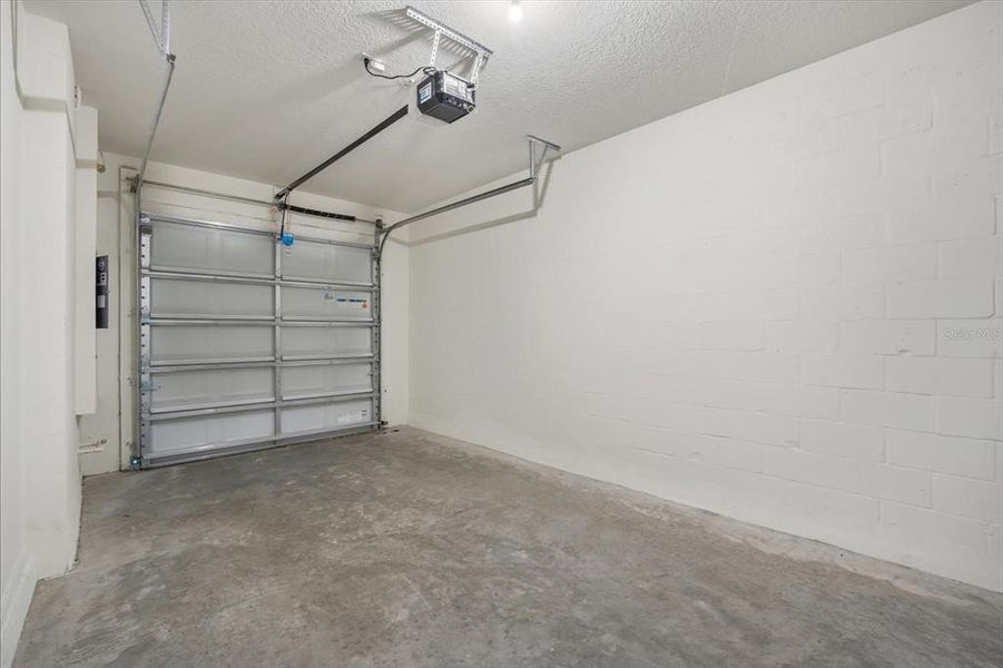 Spacious, unfurnished interior of a new home in , Wesley Chapel (Image 20).