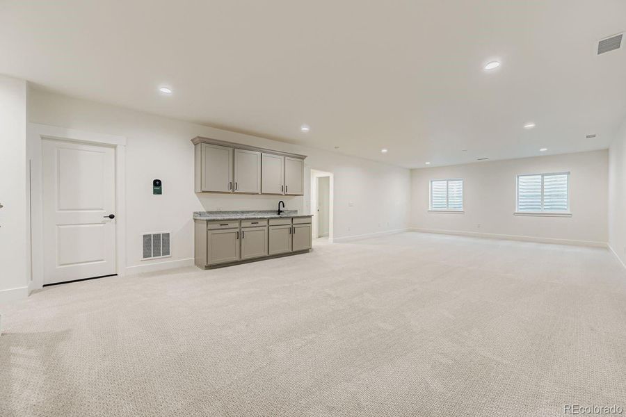 Spacious, unfurnished interior of a new home in Timber Ridge, Colorado Springs (Image 15).