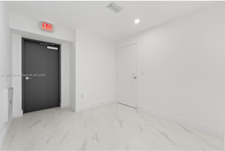 Spacious, unfurnished interior of a new home in , Miami (Image 31).