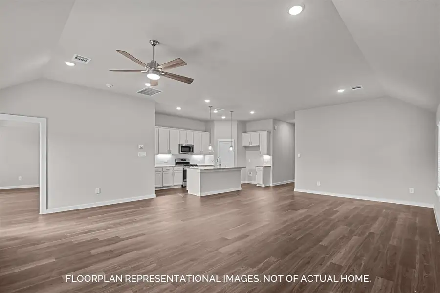 Spacious, unfurnished interior of a new home in Lone Star Landing, Montgomery (Image 11).