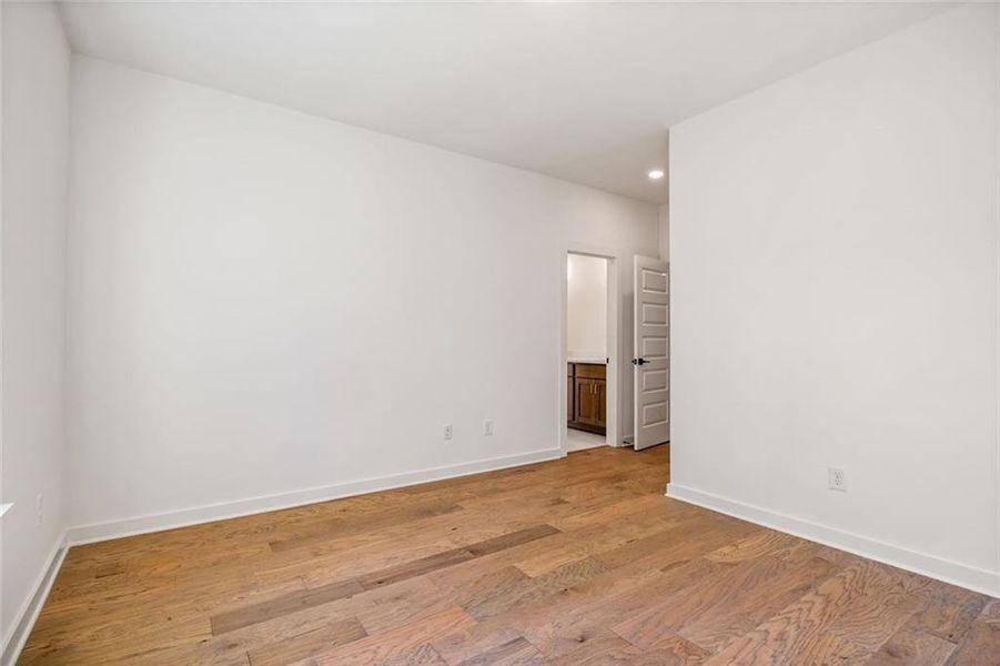 Spacious, unfurnished interior of a new home in Long Hollow Landing, Gainesville (Image 37).