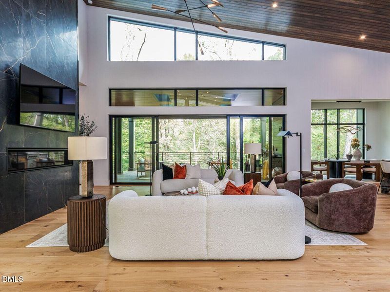 013-1280x960-living-room