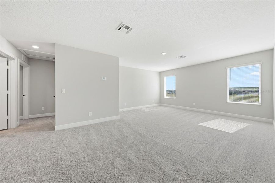 Spacious, unfurnished interior of a new home in Gum Lake Preserve, Lake Alfred (Image 50).