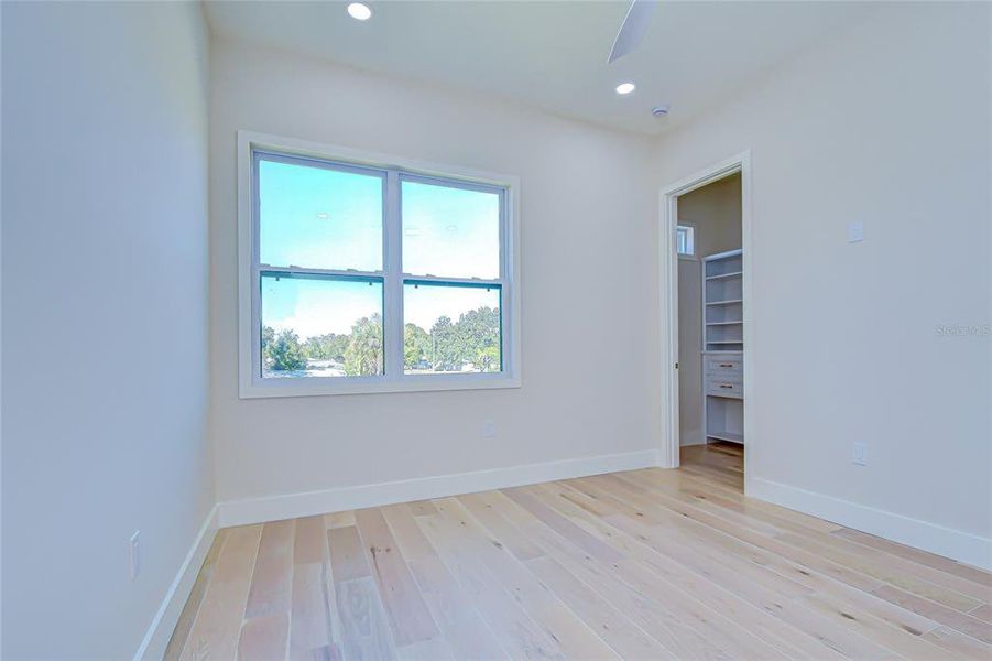 Spacious, unfurnished interior of a new home in , Tampa (Image 57).