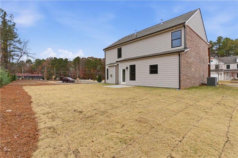 Exterior details and patio area of a home in The Overlook at Factory Shoals, Mableton (Image 14).