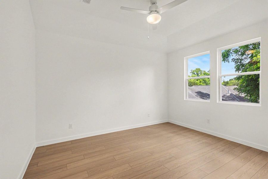 Spacious, unfurnished interior of a new home in , Houston (Image 9).