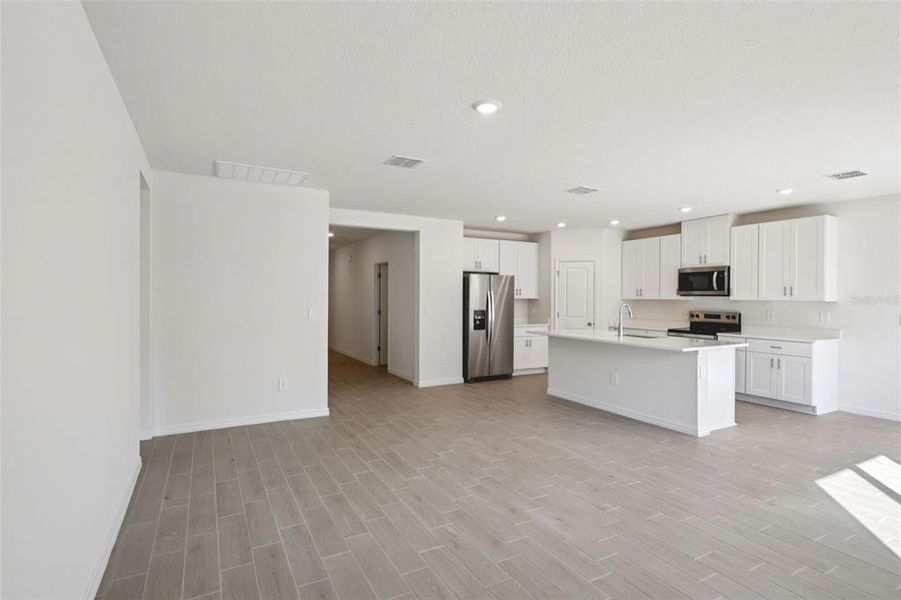 Spacious, unfurnished interior of a new home in Leyland Preserve - Classic Series, Brooksville (Image 34).