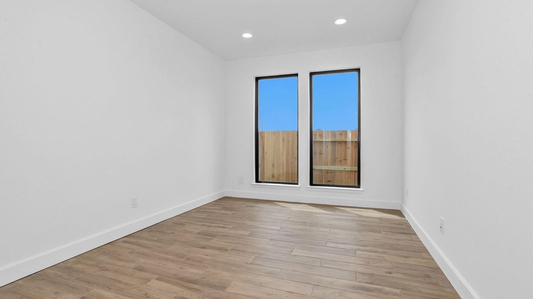 Spacious, unfurnished interior of a new home in Midline, Houston (Image 11).