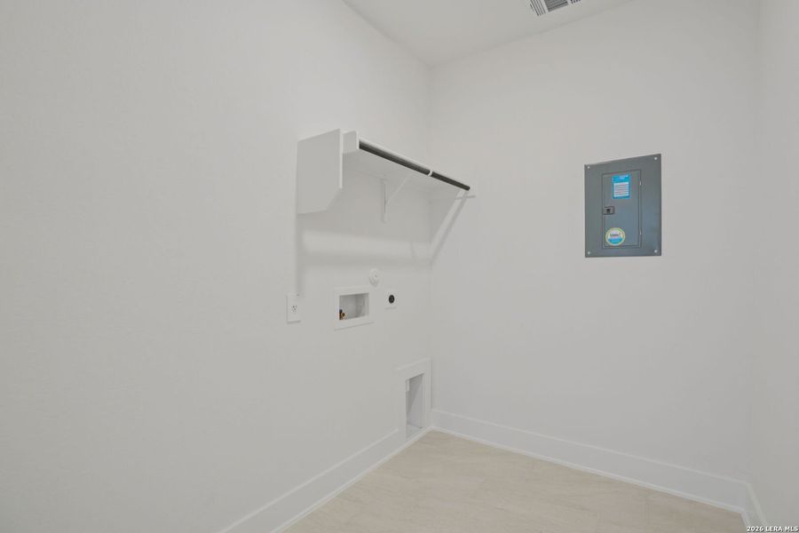 Spacious, unfurnished interior of a new home in Carmel Ranch, Schertz (Image 39). Spacious, unfurnished interior of a new home in Carmel Ranch, Schertz (Image 39).