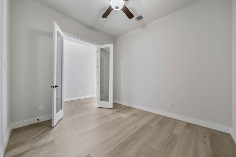 Spacious, unfurnished interior of a new home in Magnolia Bend, Rosharon (Image 25).