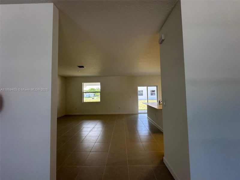 Spacious, unfurnished interior of a new home in Hawthorne at Galiano Pointe, Miami (Image 12).