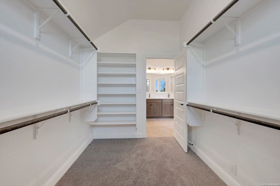 Spacious, unfurnished interior of a new home in Davis Ranch 50', San Antonio (Image 41).