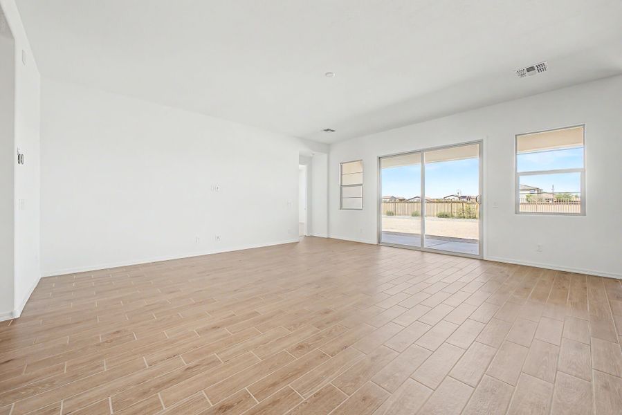 Spacious, unfurnished interior of a new home in Las Ventanas - RV Collection, Goodyear (Image 6).