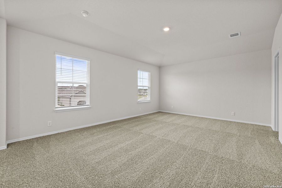 Spacious, unfurnished interior of a new home in Redbird Ranch, San Antonio (Image 26).