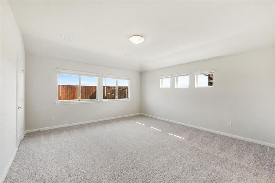 Spacious, unfurnished interior of a new home in Eagle Glen Elements, Alvarado (Image 33).