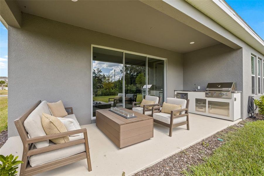 Exterior details and patio area of a home in Tiburon, Nokomis (Image 26).