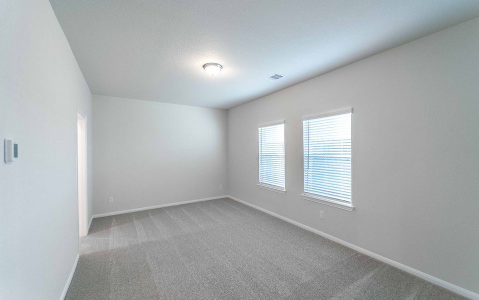 Spacious, unfurnished interior of a new home in Lago Mar, Texas City (Image 11).